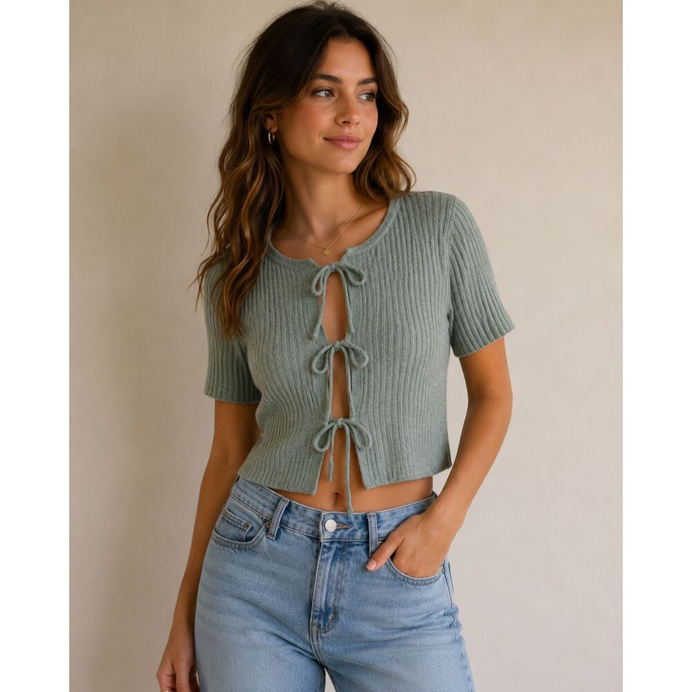 NWOT Sincerely Jules Sage Green Ribbed Tie Front Cropped Knit Top Size Small